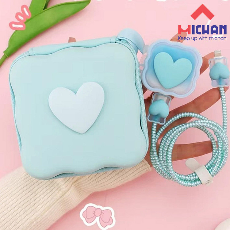 محافظ شارژر میچان طرح fantacy2 به همراه کیف مناسب برای شارژر اپل 3 پین