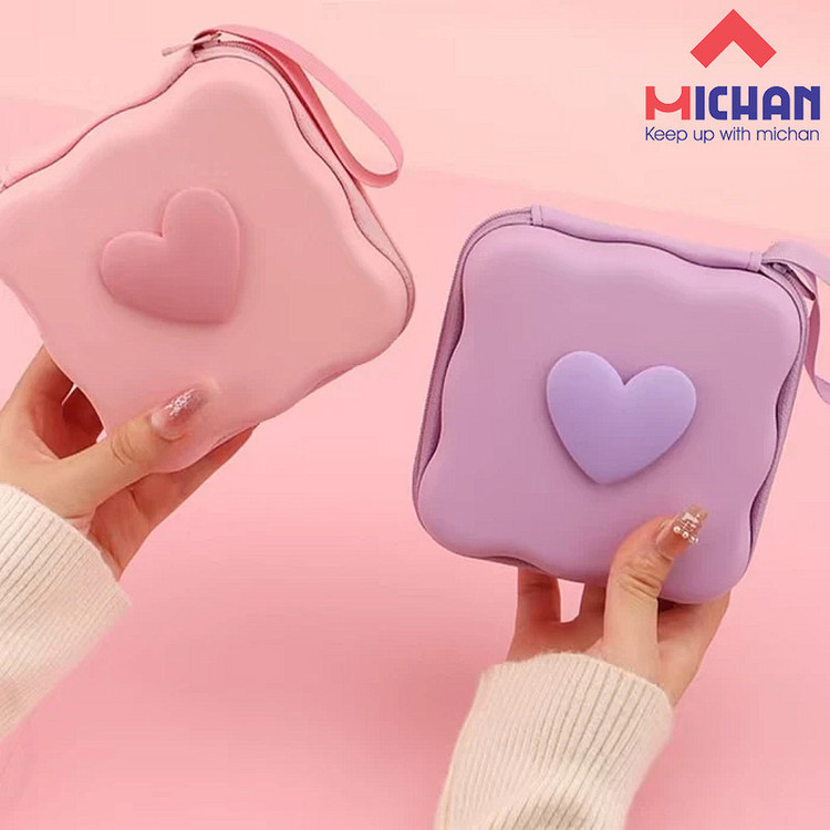 محافظ شارژر میچان طرح fantacy2 به همراه کیف مناسب برای شارژر اپل 3 پین